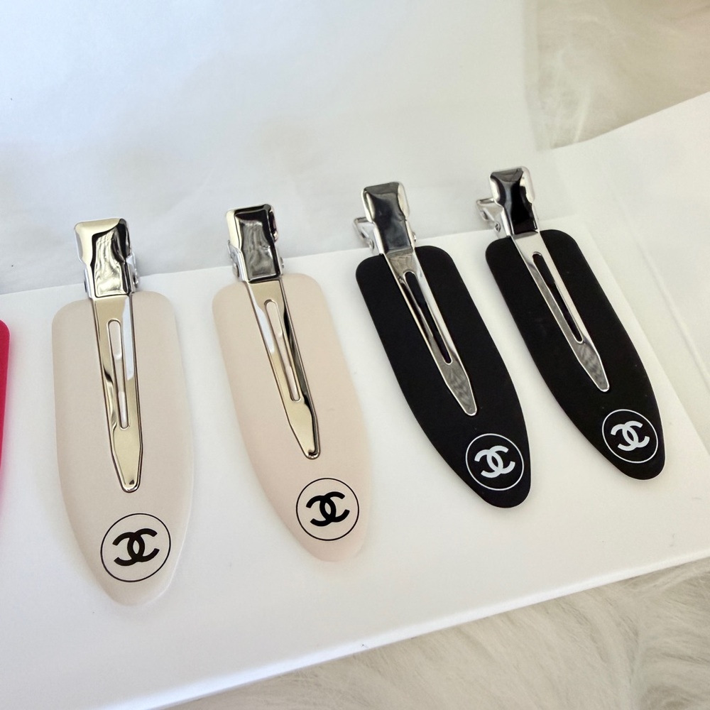CHANEL Elegant Pink, White, and Black Hair Clips - Picture 3 of 6